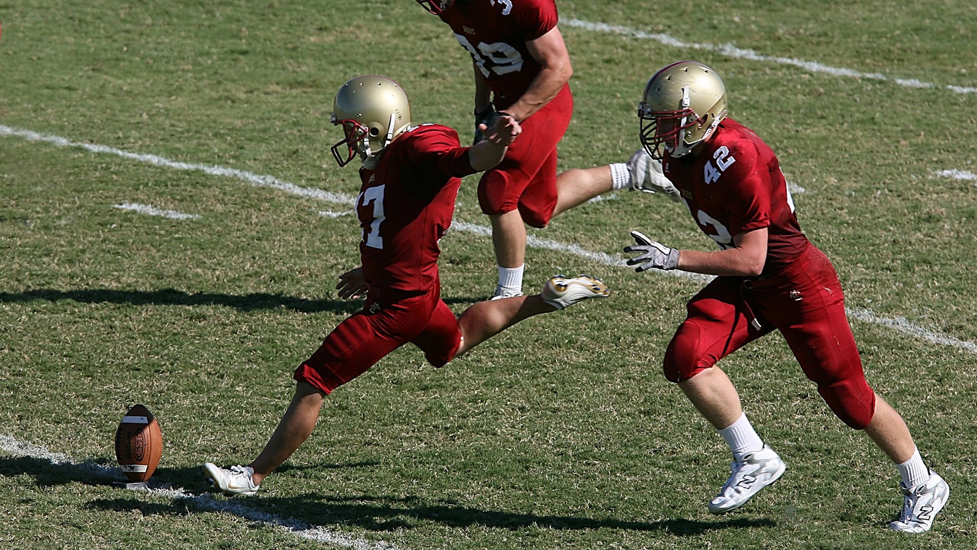 爱游戏官方-拜仁慕尼黑攻防两端表现稳定,德甲领跑