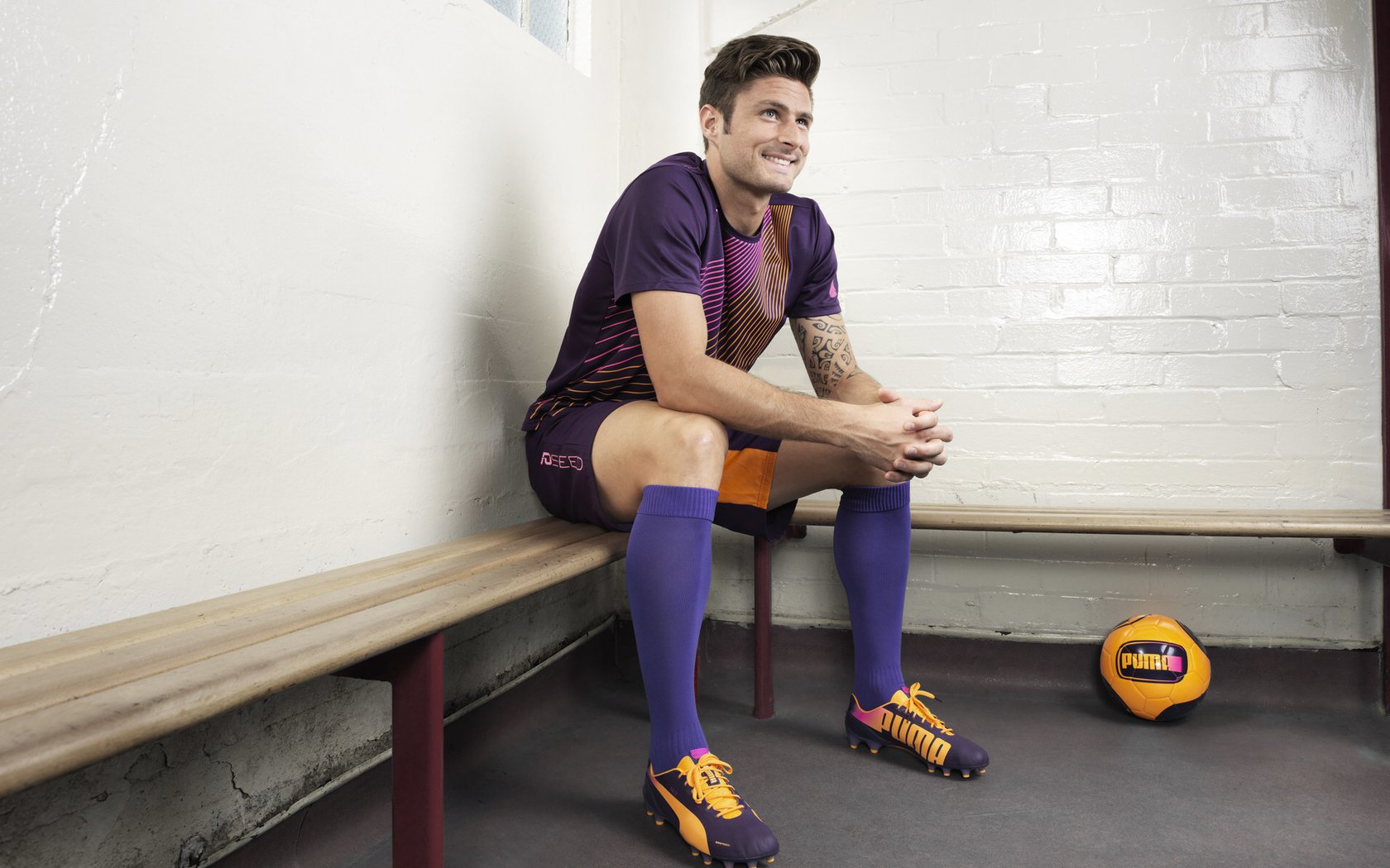 爱游戏官方-意甲绝佳长传：快速精准形成攻势，意甲经典比赛