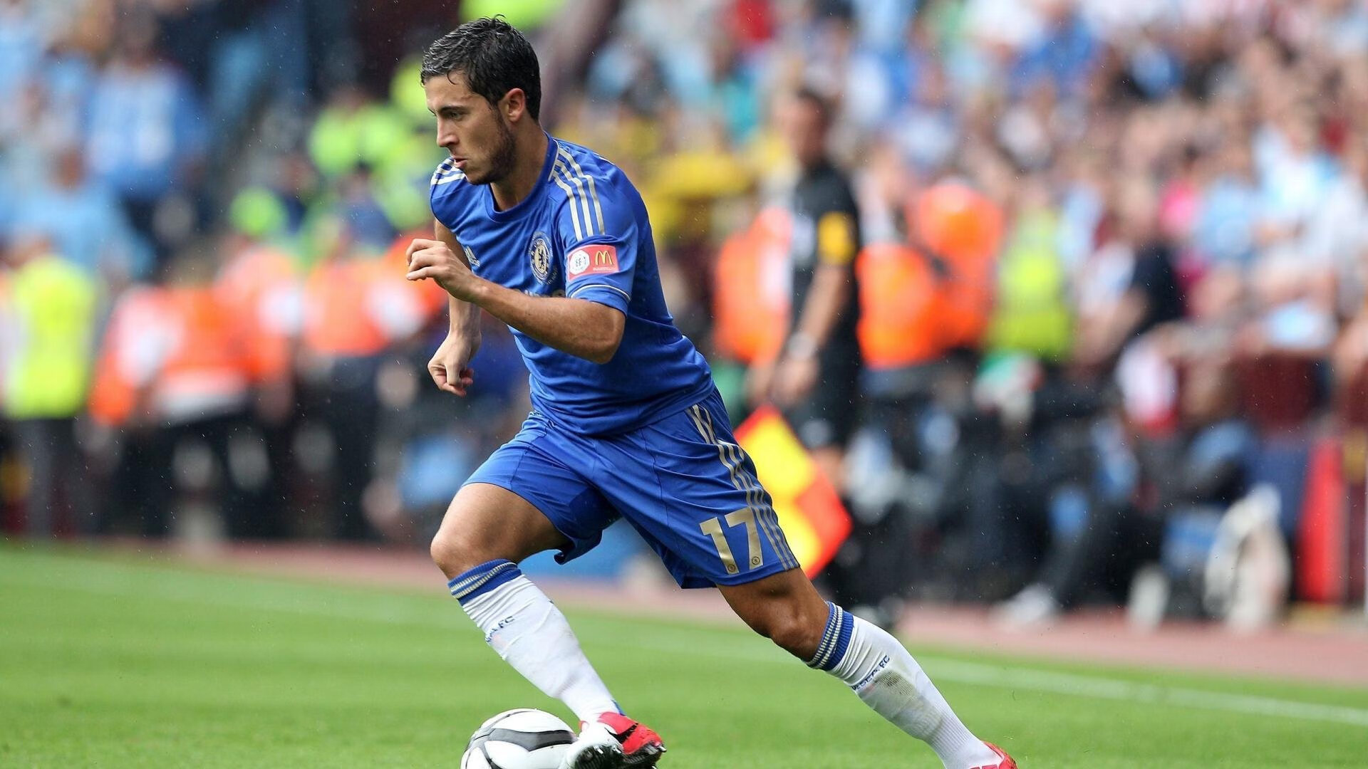 爱游戏全站注册-英超激战正酣，精彩反击和神级扑救轮番登场，英超争4